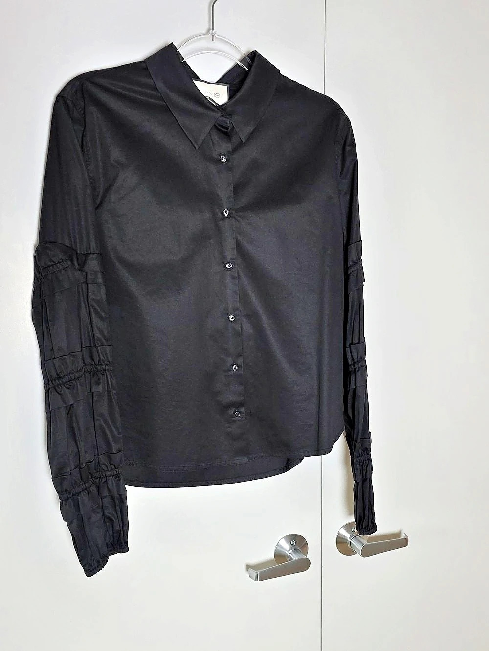 Alexis Ruched Sleeve Button Down in Black Size Large
